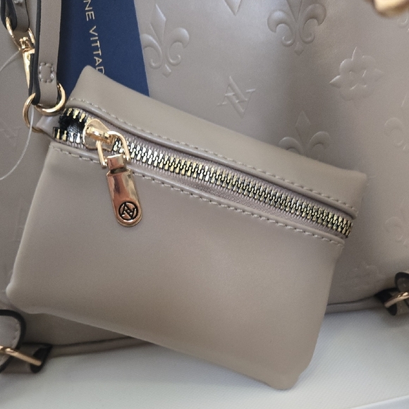 NWT Adrienne Vitadini Beige Men's Women's Backpack With Removeable Coin Pouch - Picture 11 of 13